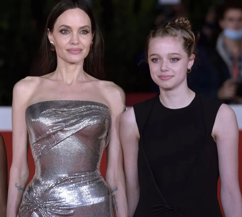 Справжня донька Лари Крофт: 18-річна Шайло Джолі повторила зачіску зіркової мами з культового фільму