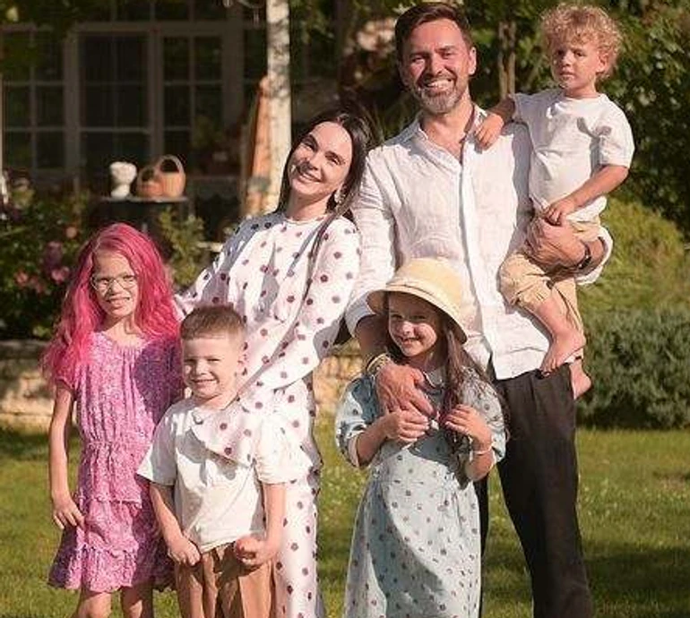 Найкраще, що сталося в моєму житті: Мірошниченко присвятив щемкий допис дружині і дітям. Фото