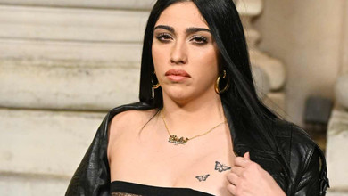 28-річна дочка Мадонни в зухвалому плетиві посвітила сосками на модному показі. Фото