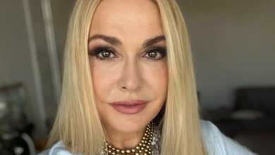 Знайшла в скрині у мамочки: Сумська показала рідкісне фото з сестрою