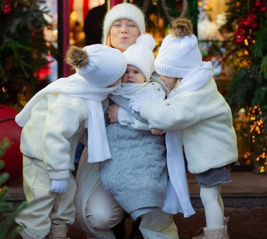 Магія щасливих моментів: Тарабарова замилувала зимовим мініфотосетом із трьома дітьми