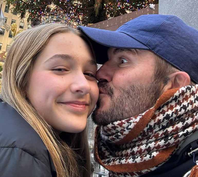 Бекхем із 12-річною донечкою показали екстрим на краю безодні в Нью-Йорку. ФОТО