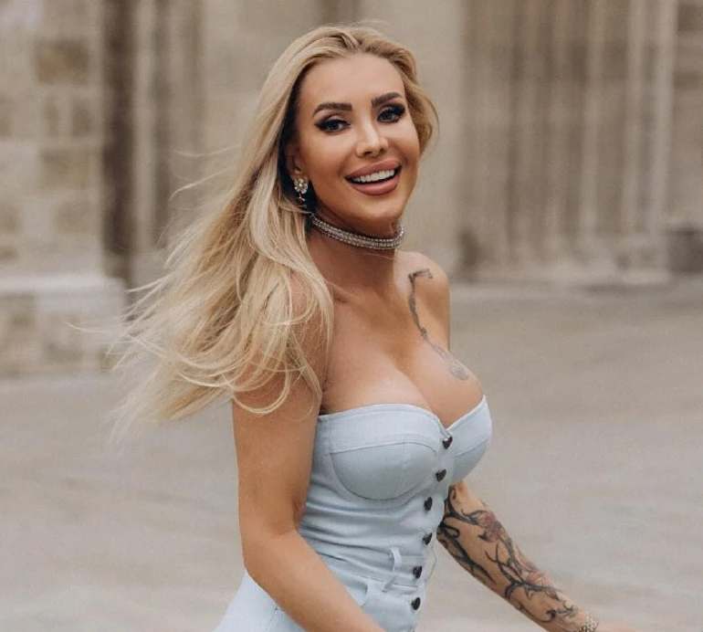 З пташеняти в жагучу брюнетку: Крук показала 21-річну доньку та себе-школярку