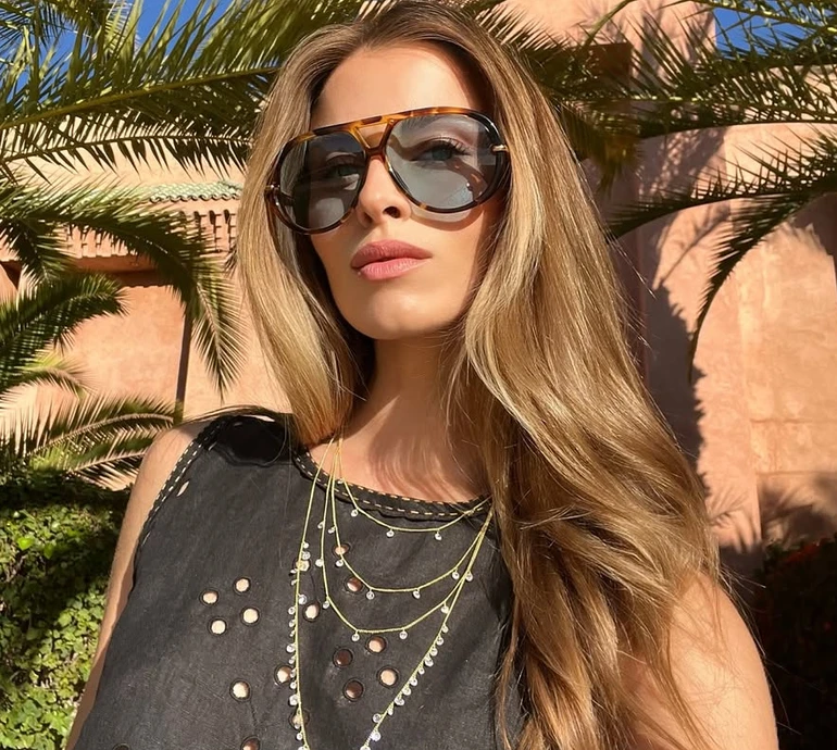 М'ятний чай, засмага та тенісний корт: онука Ротару у бікіні показала свій відпочинок коло італійського озера