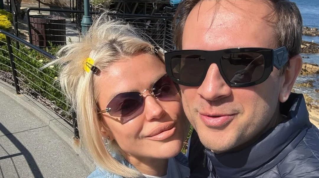 Моя пташка: Ступка із коханою у Каліфорнії наробили селфі в обіймах одне одного