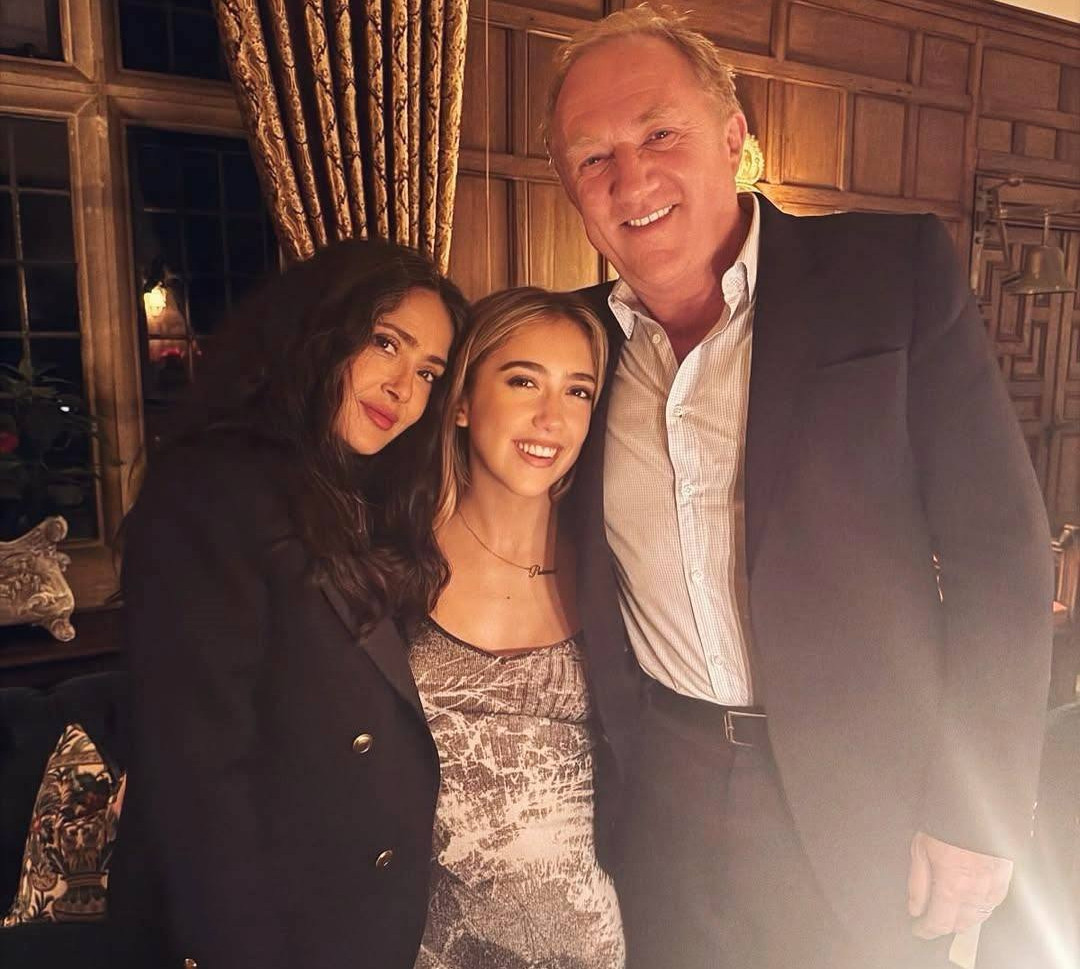 Трояндовий торт і танець на руках у тата: Хаєк показала святкування 18-річчя дочки. Відео