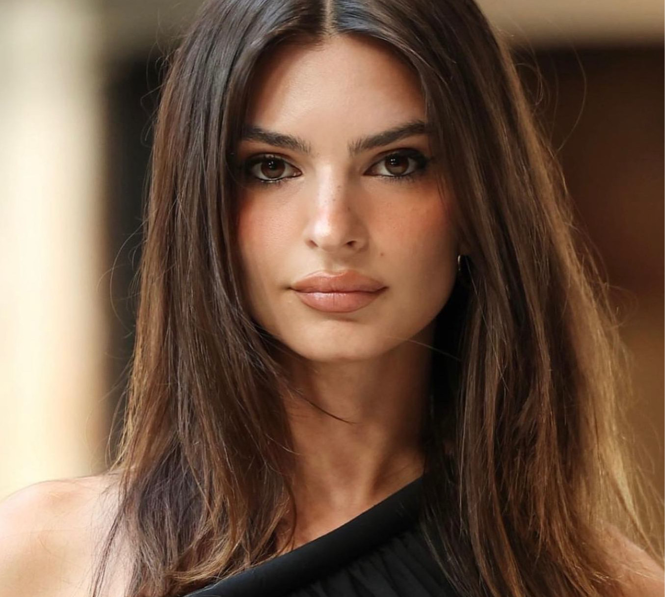 Ратаковскі у Парижі підловили за палкими поцілунками з французьким актором. ФОТО