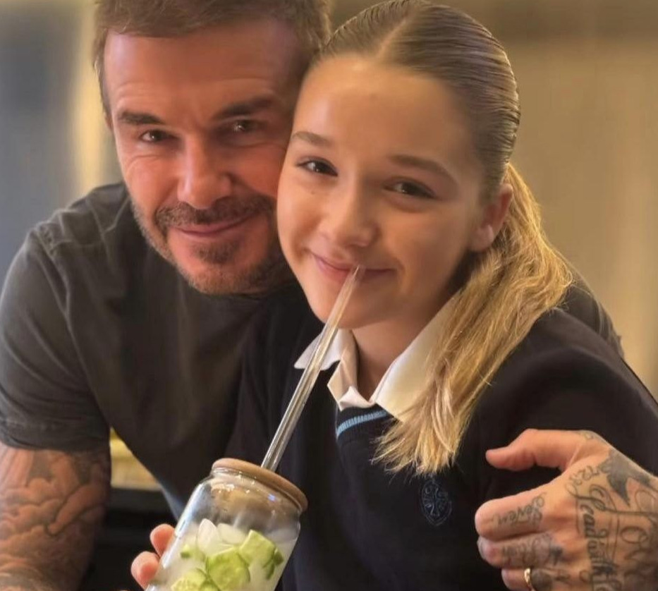 Татусь року: як Бекхем для улюбленої доні креативно огірочок краяв. ФОТО