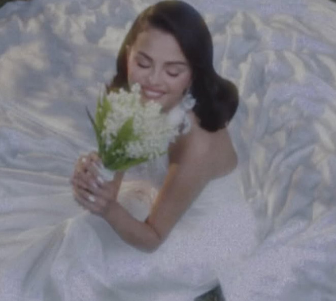 Церемонія в саду та букет конвалій: Селена Гомес уперше вийшла заміж. Фото