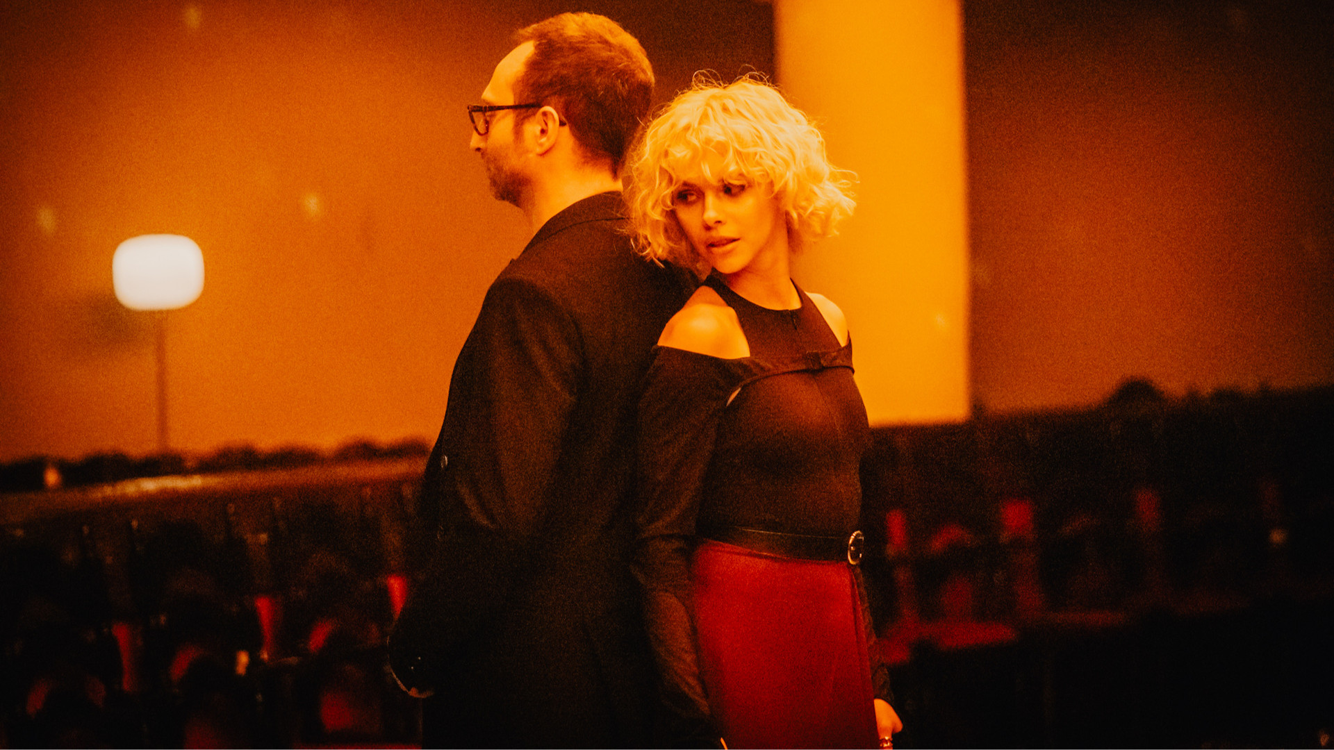 "Я не твоя мадам": Кондратенко у кліпі з Крупіним посвітила сідницями в пристрасному танці