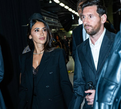 Обидва в костюмах: Мессі з дружиною вигуляли елегантні образи на івент у Маямі. Фото