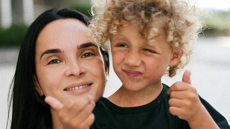 Відірвав люстру і не лише: Мірошниченко перерахувала витівки 4-річного Марселя на орендованих балійських віллах