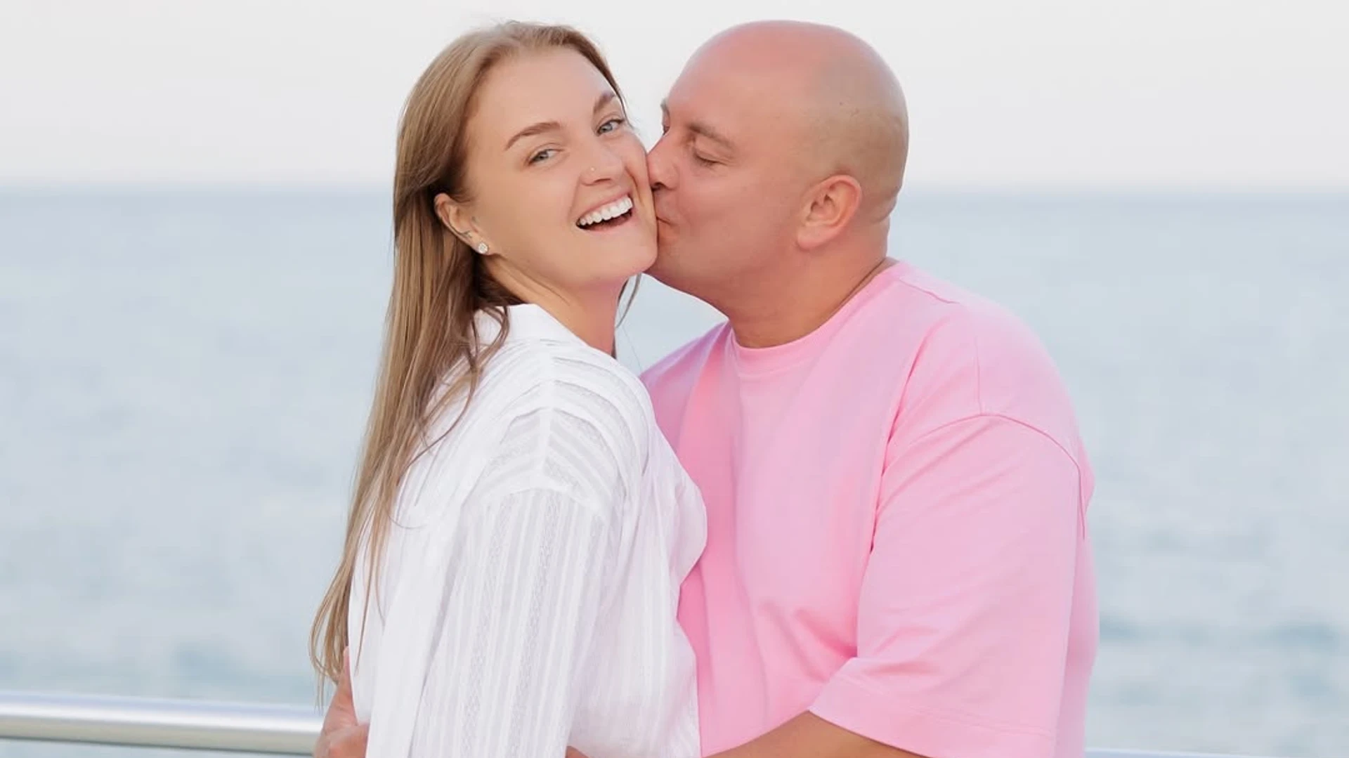 Весілля у боулінгу, третя зайва та криза через алкоголь: історія кохання Юрія Ткача та його дружини Вікторії