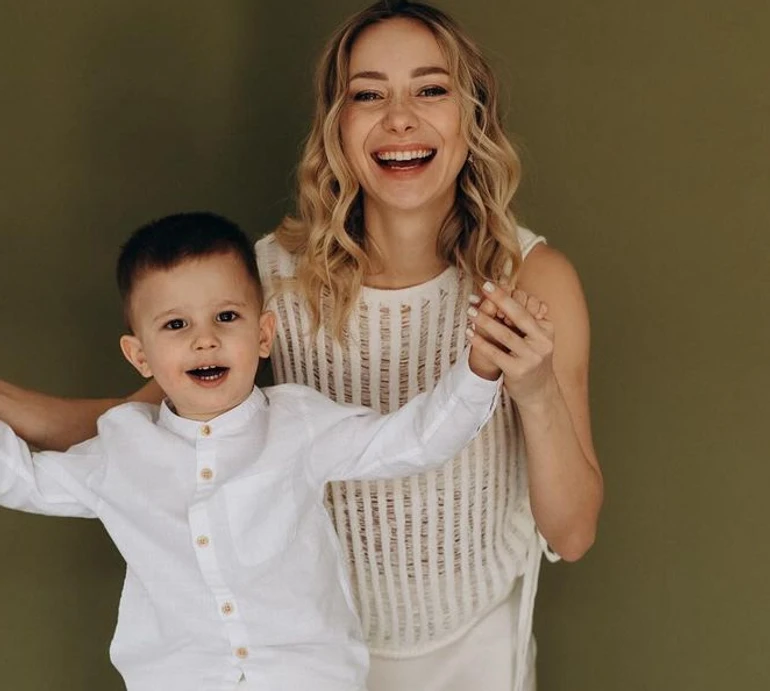 Найкращий син на Землі: Репяхова та Павлік щемливо привітали свого малюка з 3-річчям. Відео