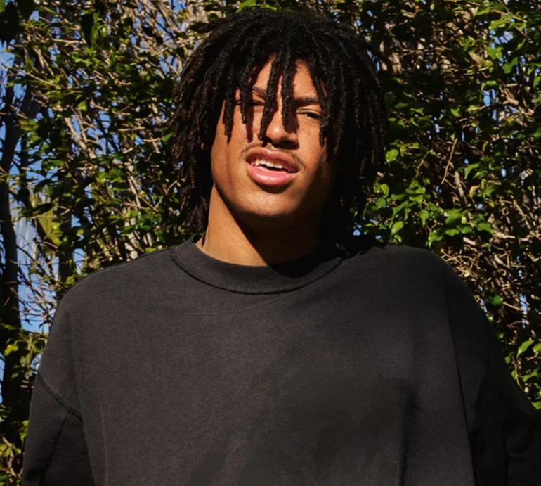 Схвалено мамою: 19-річний син Гайді Клум оголив рельєфний прес для обкладинки глянцю. Фото