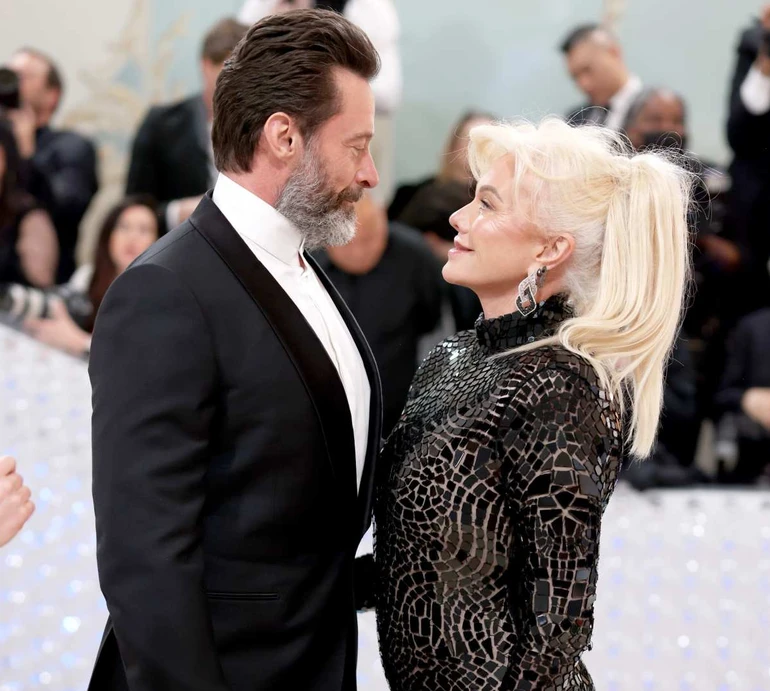 Інсайдер пояснив, чому Джекман досі не розлучився з дружиною і до чого тут його чинна пасія