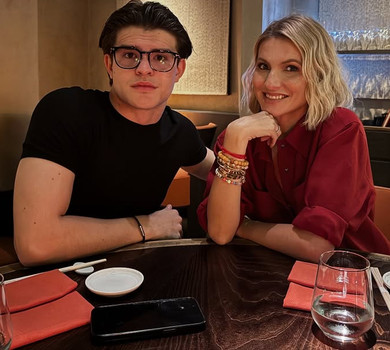 Моя гордість: Юрушева ніжно привітала сина з 18-річчям та зазнімкувала його поруч із сестрами та бабусею в Італії. Фото