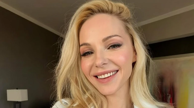 Боже, що я роблю: Трегубова з налобним ліхтарем поринула в екстрим-пригоду. Фото