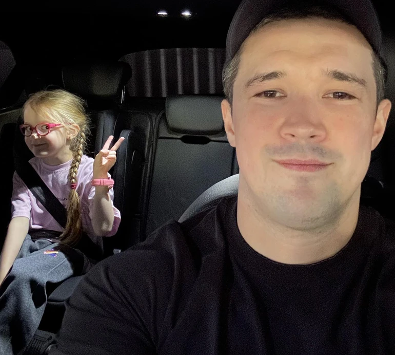 Намагався закохати в МакДональдз: Федоров показав, як розважав доньку, поки дружина була в Нью-Йорку