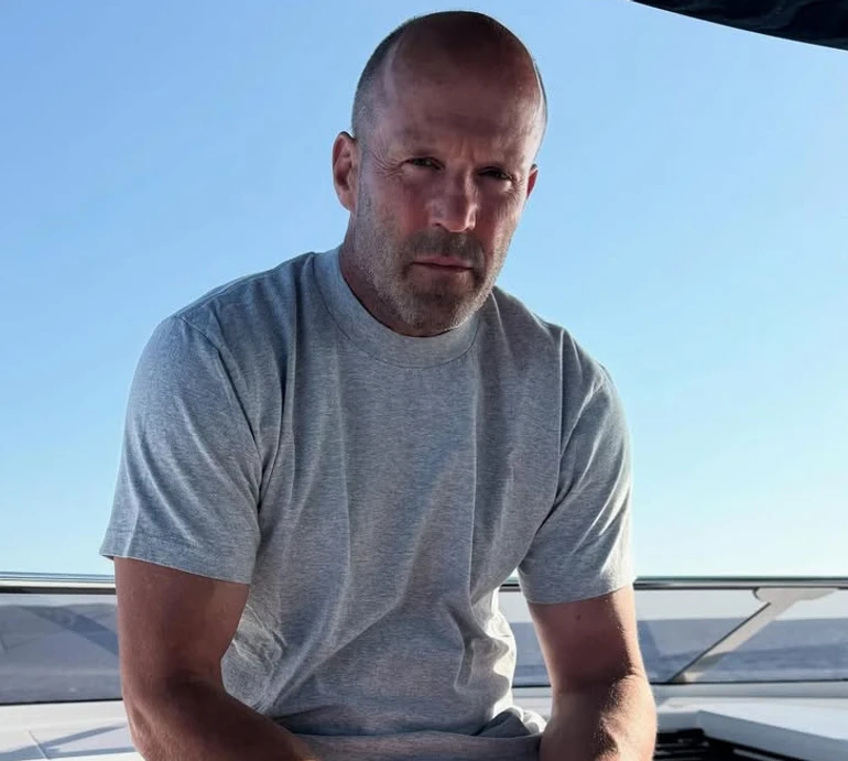 Яхтсмен Стейтем показав морський відпочинок з нареченою та двома дітьми. Фото