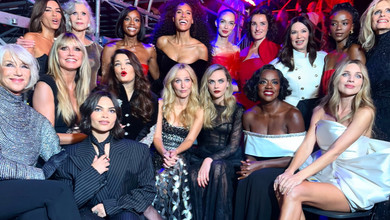 Сільченко у міні з величезним бантом продефілювала подіумом з Клум, Дженнер, Лонгорією та іншими зірками в Парижі. Відео