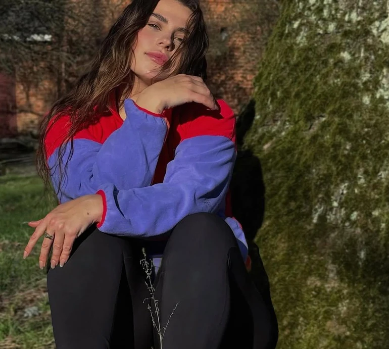 Уже розбила коліно: Заріцька показала, куди лізе від поганих думок