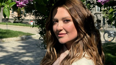 Кульки, квіти та листівки: Могилевська в шортах показала, як дочка і коханий вітали її з 50-річчям. Відео