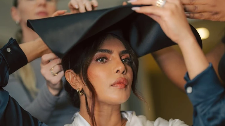 Піратський капелюх-трикутник та штани-аладдіни: Чопра вигуляла два тематичні образи на престурі фільму у Лос-Анджелесі