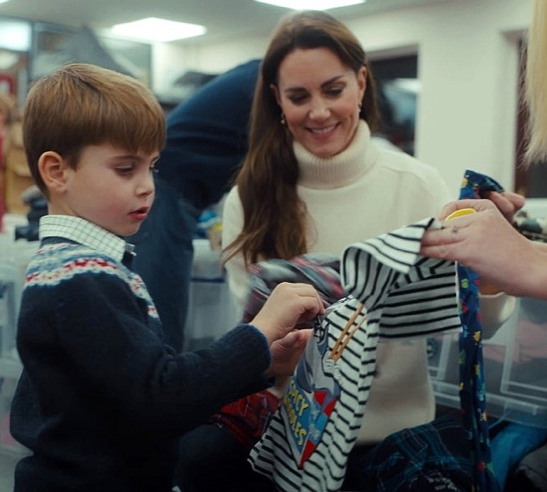 Кейт Міддлтон залучила Джорджа, Шарлотту і Луї до волонтерства заради діток. ВІДЕО