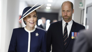 Сукня-пальто з акцентним чортополохом і сапфіри принцеси Діани: Міддлтон із чоловіком охрестила корабель у Глазго