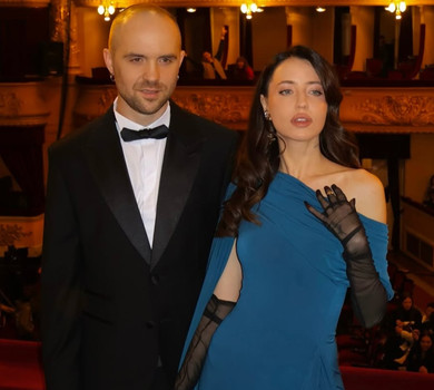 Блискучі Джамала і Осадча, романтична Квіткова та ошатна Дорофєєва з чоловіком: зірки на концерті Монатіка в опері