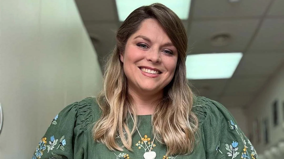 Шовкопляс у кумедному відео показала, як проривається крізь квітень