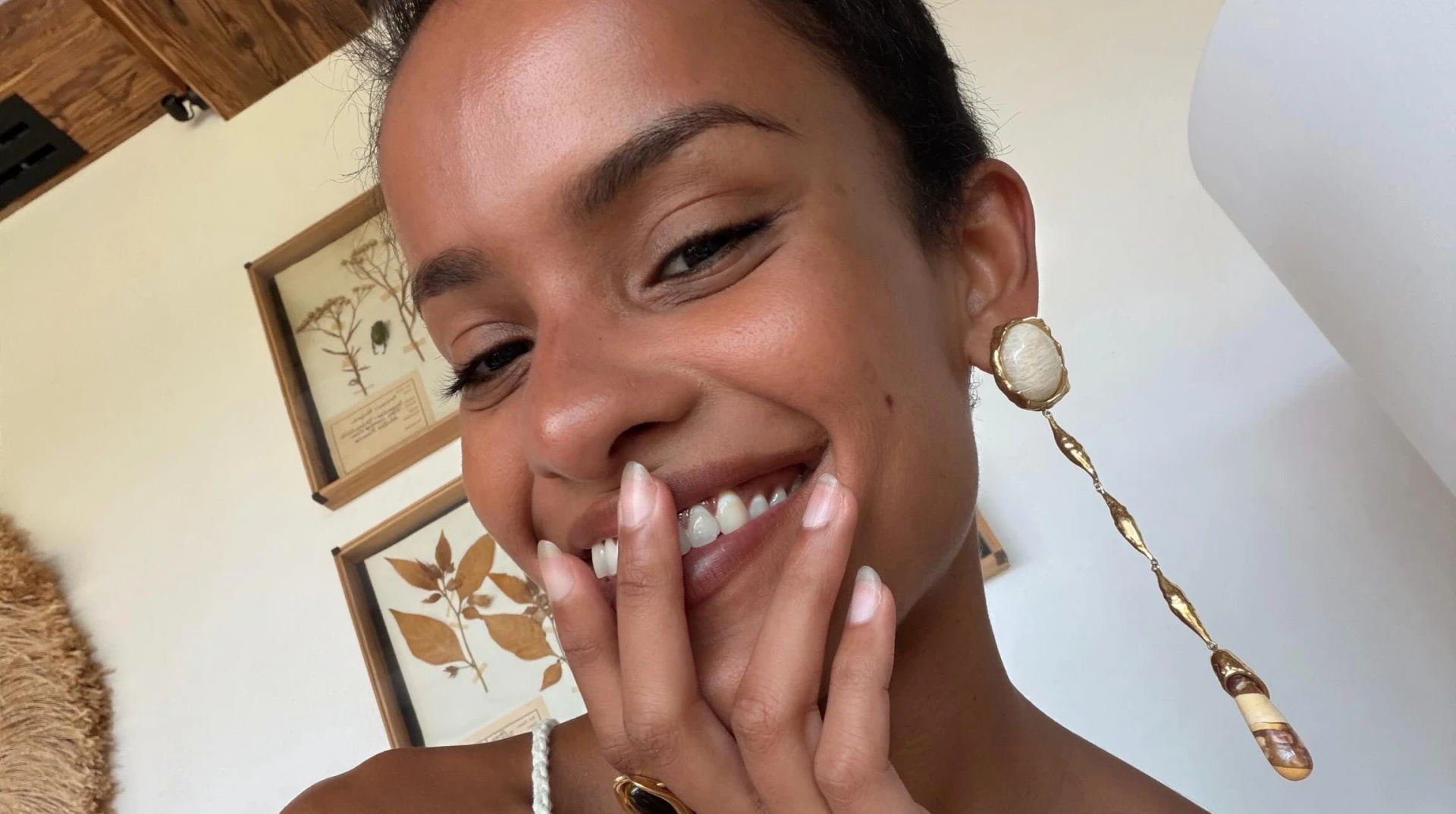 Кохана Касселя показалася з їхнім 1-річним сином у ванні та на руках. Фото