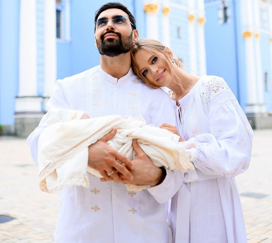 Козловський замилував маленьким сином в образі Санта Клауса. Відео