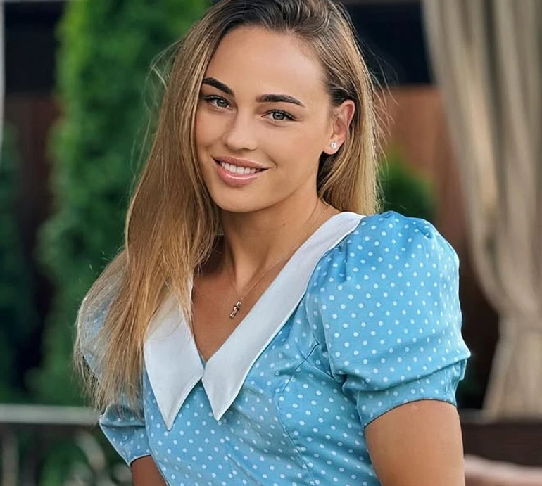 Білодід у жовто-блакитному спортлуці похизувалася підтягнутою фігуркою перед пробіжкою. Фото