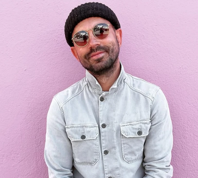 Бєдняков з помадою на обличчі насмішив мейком від 9-річної доньки