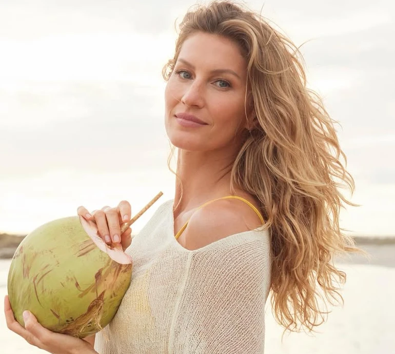 Бюндхен показалася з 6-місячним синочком на рідкісних сімейних фото