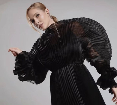 Основне твоє життя - це ти: Осадча в ефектному гофрованому максі назвала речі, які стала цінувати після 30