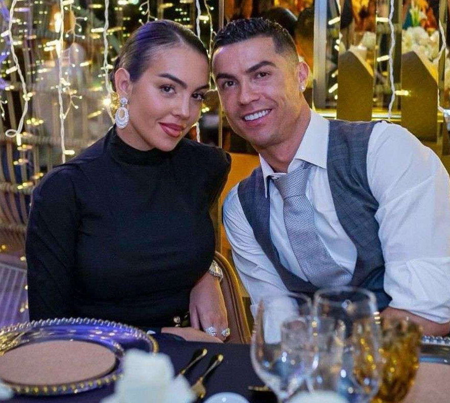 Роналду в Дубаї пригорнув свою споріднену душу в купальнику. Фото