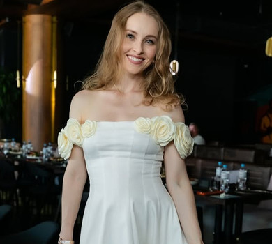 Сагайдачна в екстракоротких шортах і височенних підборах вразила пластичністю на пілоні. Відео