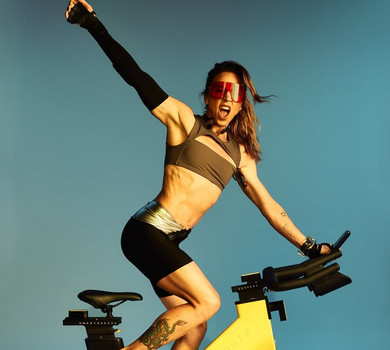 Все ще Sporty Spice: 51-річна Мелані Сі вразила рельєфним тілом на фото з накачаними хлопцями в трусах