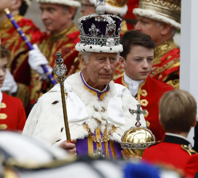 Усміхнений та в прогулянковому кежуалі: із нагоди 77-річчя Чарльза ІІІ палац опублікував атмосферне фото іменинника