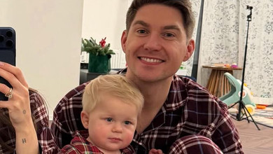 Різдвяний тренд: Остапчуки з 1-річним сином показали святкове селфі в однакових піжамах. Фото