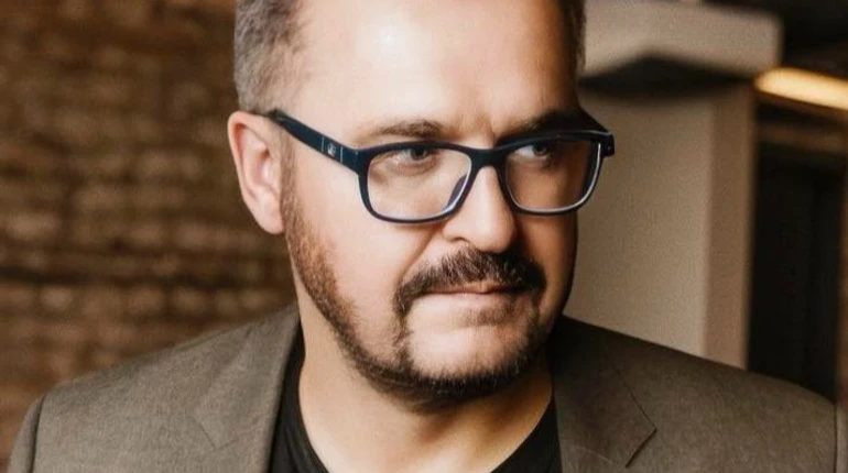 Пономарьов дитячими фото привітав єдиного сина з 19-річчям