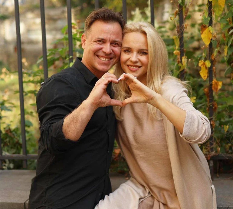 Я вас здивую: Ребрик відповіла скептикам, які пояснили її третю вагітність бажанням чоловіка відкосити від армії