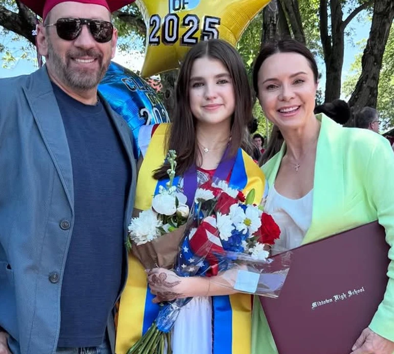 Ми це зробили: Подкопаєва привітала 18-річну дочку з випускним зі школи. Фото