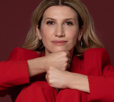 Просеко не пропонувати: Луценко у сорочці на голе тіло попозувала на брилах та розповіла, як попереджає паніку