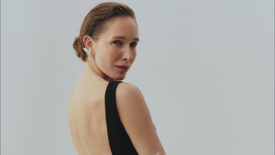 Осадча у маленькій сукні наробила фото в стилі старого Голлівуду та замилувала сімейною прогулянкою з синами