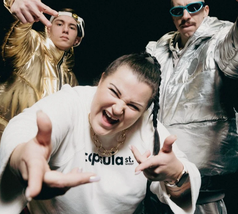 Різдво в стилі хіп-хоп: alyona alyona з колегами переспівала відому колядку. Відео