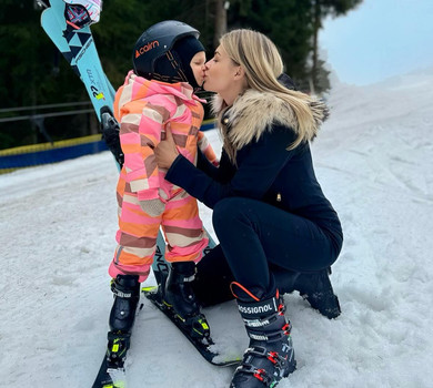 Дружина Зінченка з дочкою завітали до України та гайнули кататися на лижах. Фото